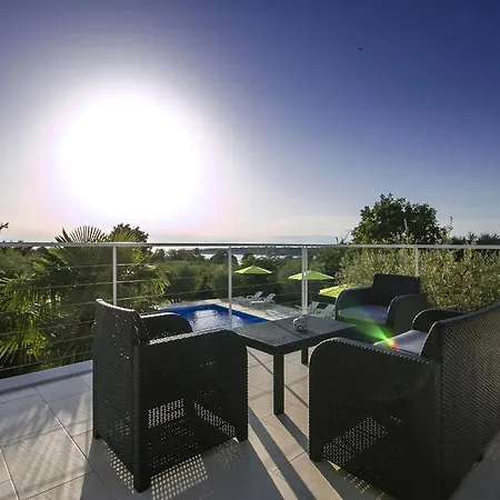 Livija 4 Mit Pool Und Meerblick Apartment Porec