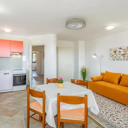 Livija 4 Mit Pool Und Meerblick Apartment *